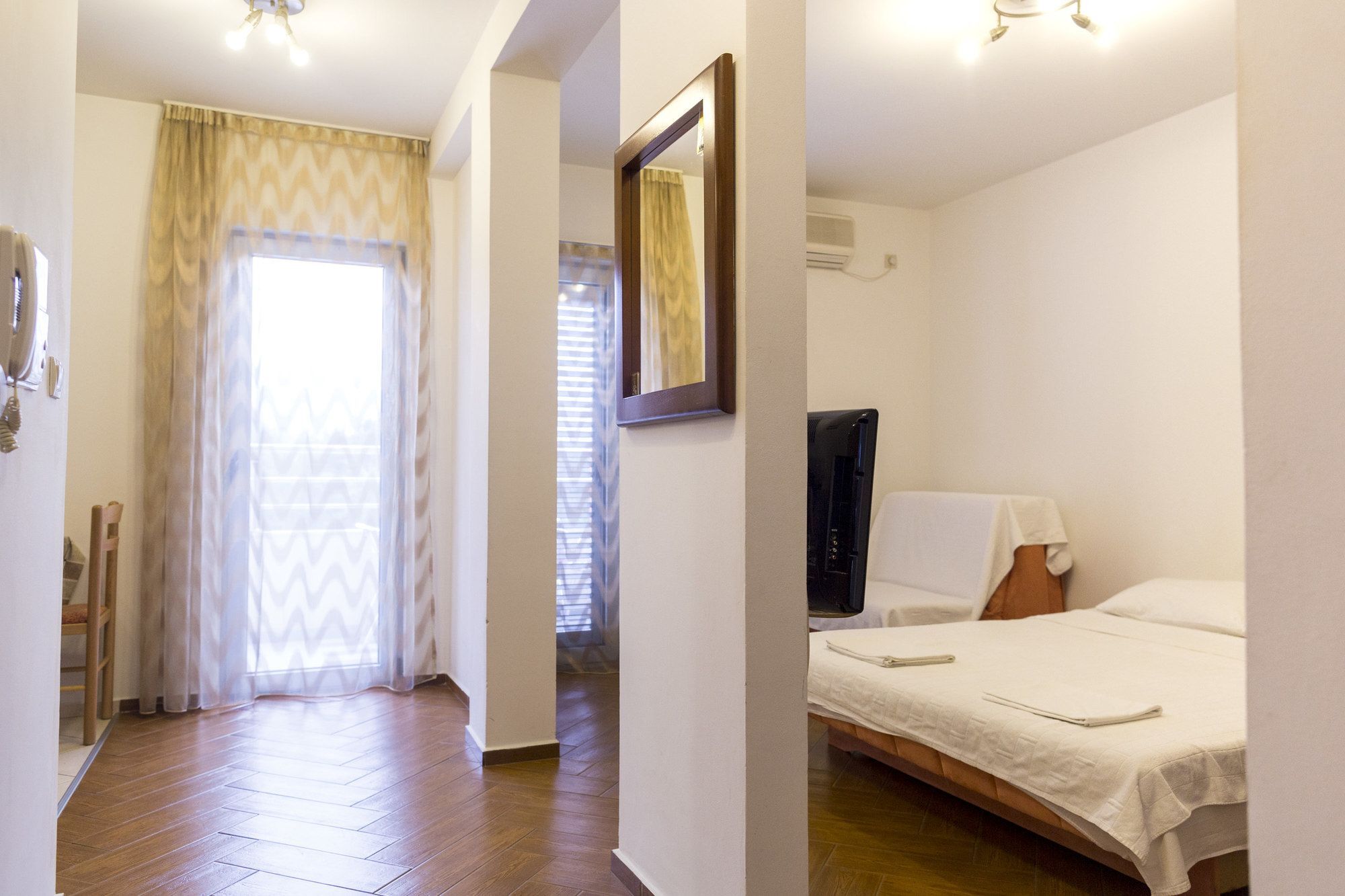 Sms Apartment *